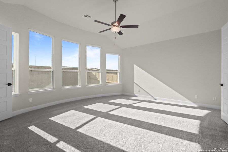 Spacious, unfurnished interior of a new home in Mayfair 50', New Braunfels (Image 29).
