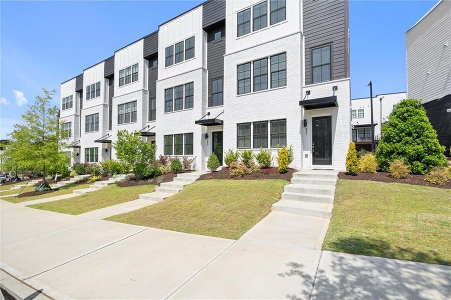 Image 41 of a home in The Gathering Alpharetta.
