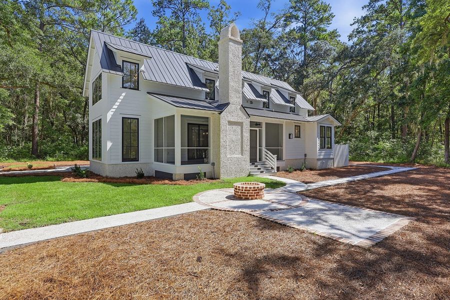 Exterior details and patio area of a home in , Seabrook (Image 33).