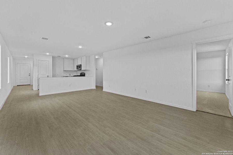 Spacious, unfurnished interior of a new home in , New Braunfels (Image 16).