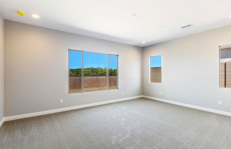 Spacious, unfurnished interior of a new home in Vistoso Canyon Estates, Oro Valley (Image 24).