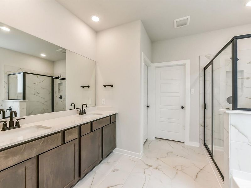 Furnished interior view inside a new home in Sundance Cove, Crosby (Image 33).