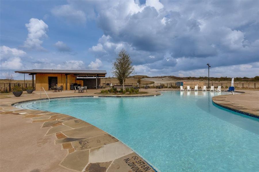 Community amenities in Reunion 60s, Rhome (Image 30).