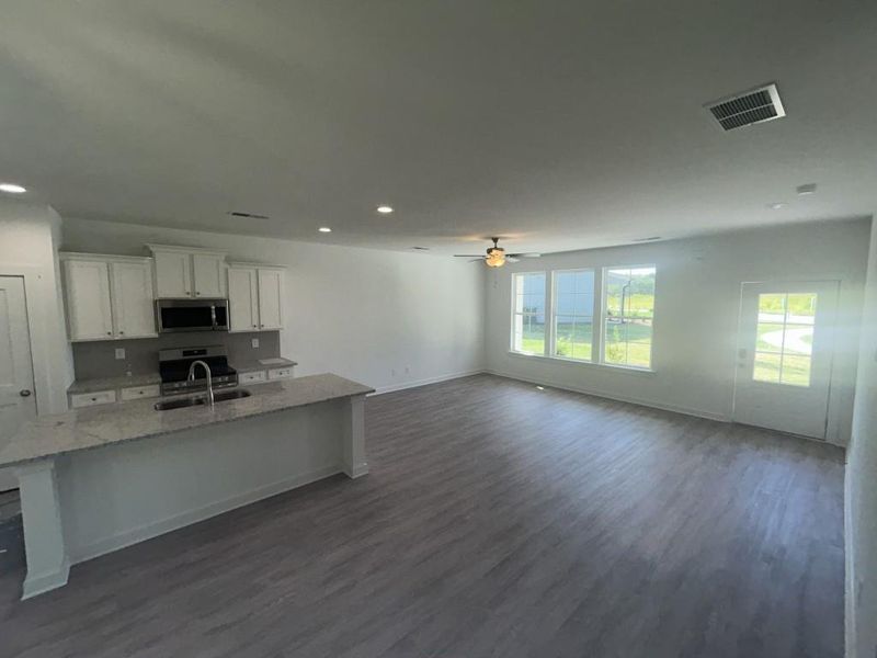 Spacious, unfurnished interior of a new home in Red Bird Manor, Jefferson (Image 8).