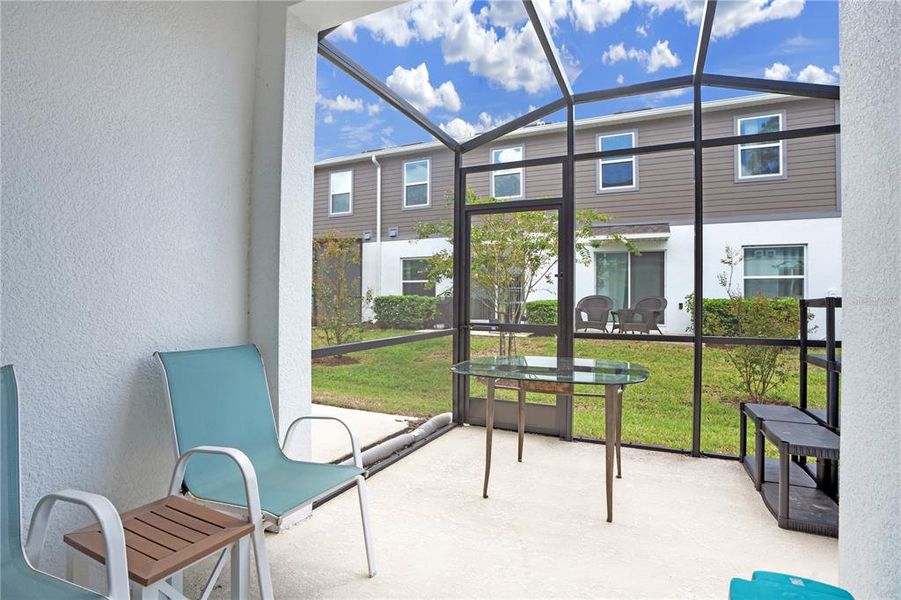 Exterior details and patio area of a home in , Oviedo (Image 3).