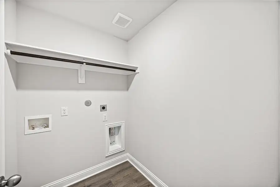 **Photos are a representation. Colors and features may differ** **Photos are a representation. Colors and features may differ**