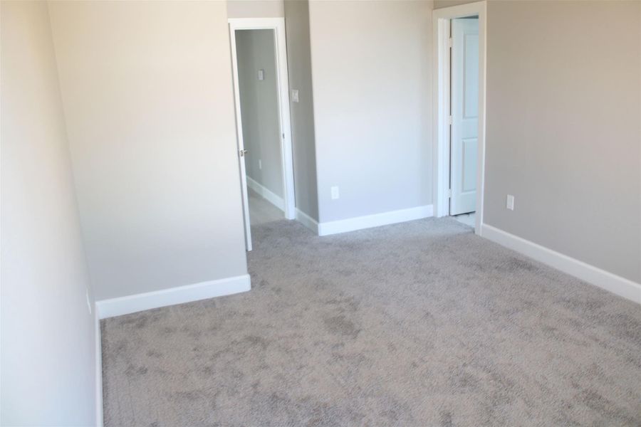 Spacious, unfurnished interior of a new home in , Houston (Image 25).