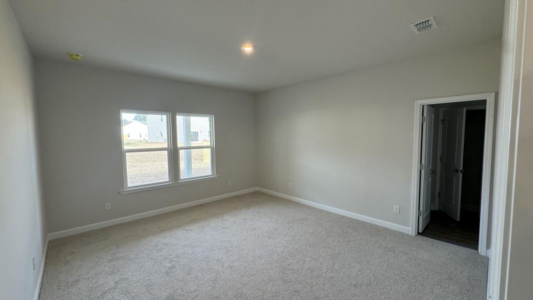 Spacious, unfurnished interior of a new home in , Summerville (Image 19).