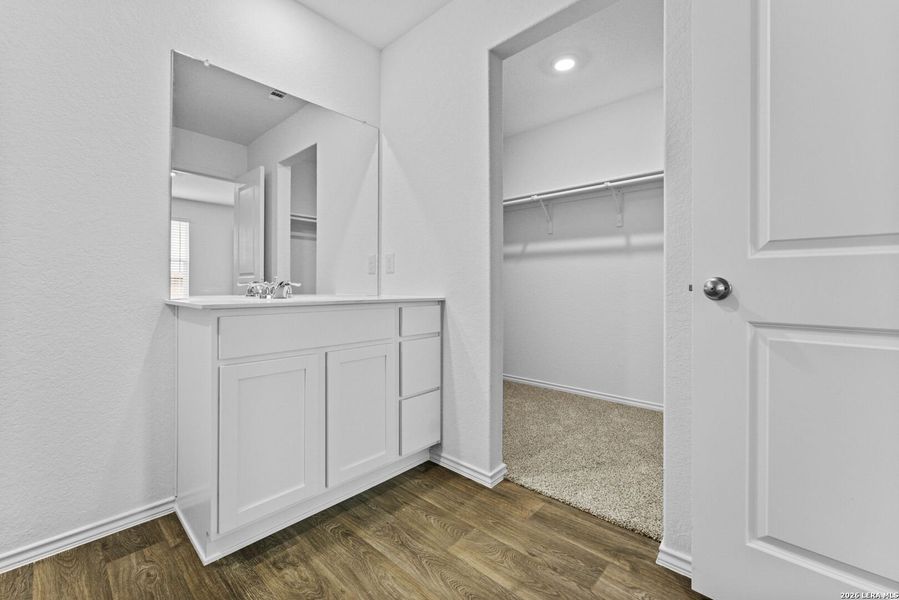 Furnished interior view inside a new home in Avenida, Converse (Image 4).