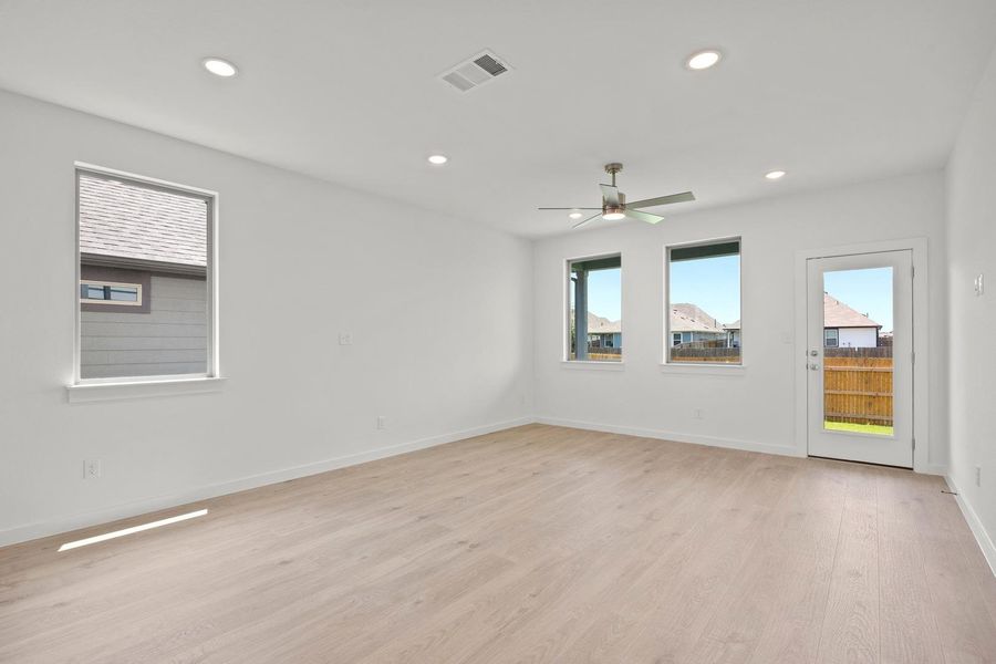 Spacious, unfurnished interior of a new home in Prairie Winds, Hutto (Image 17).