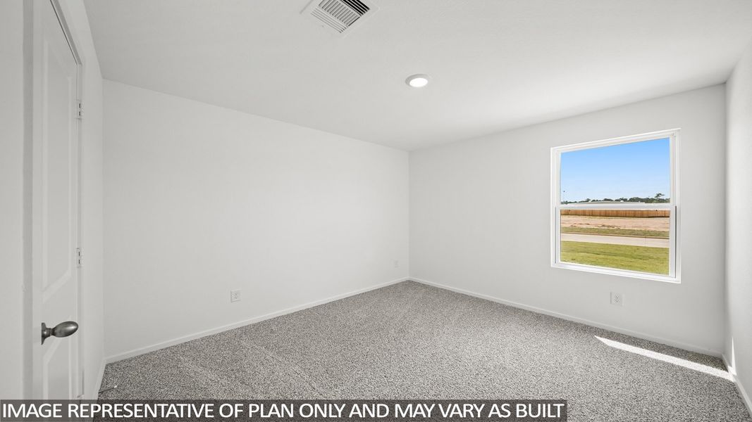 Representative unfurnished interior of a home built from the Glendale by D.R. Horton in Chapel Lakes, Montgomery (Image 18).