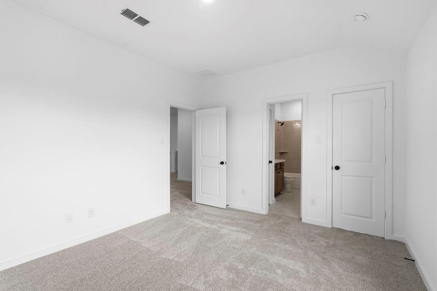 Spacious, unfurnished interior of a new home in Sienna 45', 50', Missouri City (Image 24).