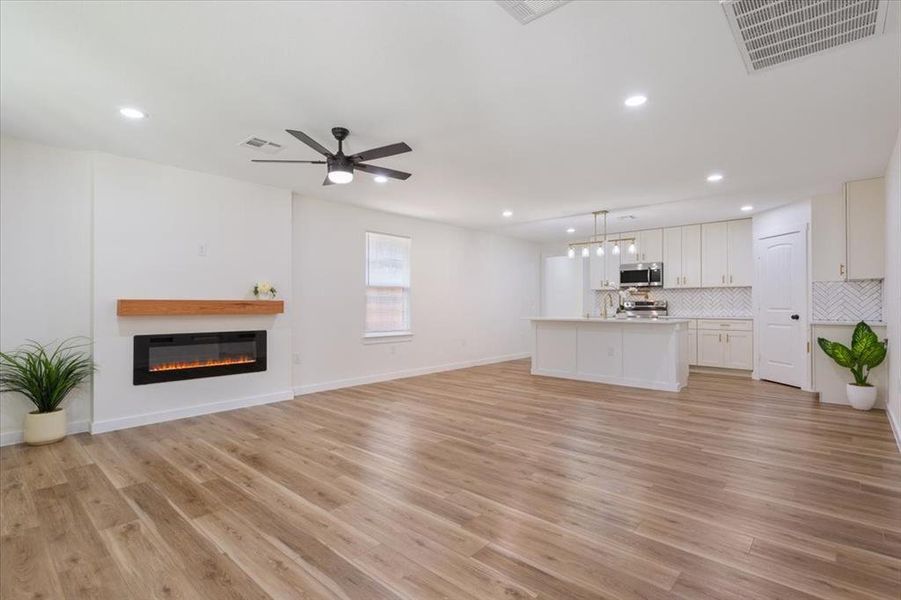 Spacious, unfurnished interior of a new home in , Waco (Image 16).