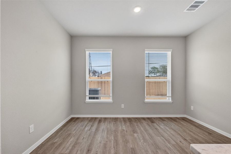 Spacious, unfurnished interior of a new home in Rollingbrook Estates, Baytown (Image 30).