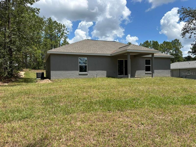 Exterior details and patio area of a home in , Dunnellon (Image 18).
