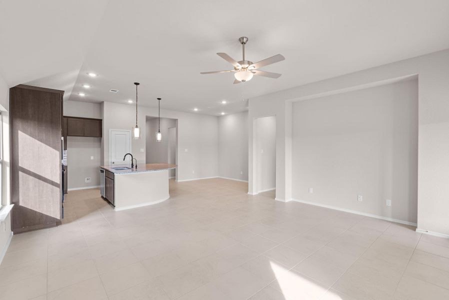 Spacious, unfurnished interior of a new home in Escondido, Magnolia (Image 17).