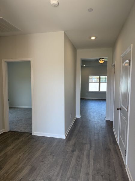 Spacious, unfurnished interior of a new home in Bradley Bend, Ashland City (Image 5).