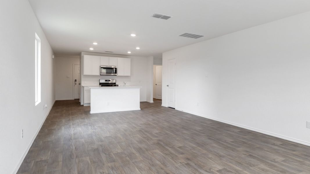 Representative unfurnished interior of a home built from the T30B Barton by D.R. Horton in Riverfield, Josephine (Image 12).