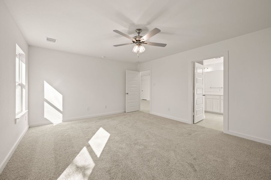 Spacious, unfurnished interior of a new home in Runaway Bay, Runaway Bay (Image 25).