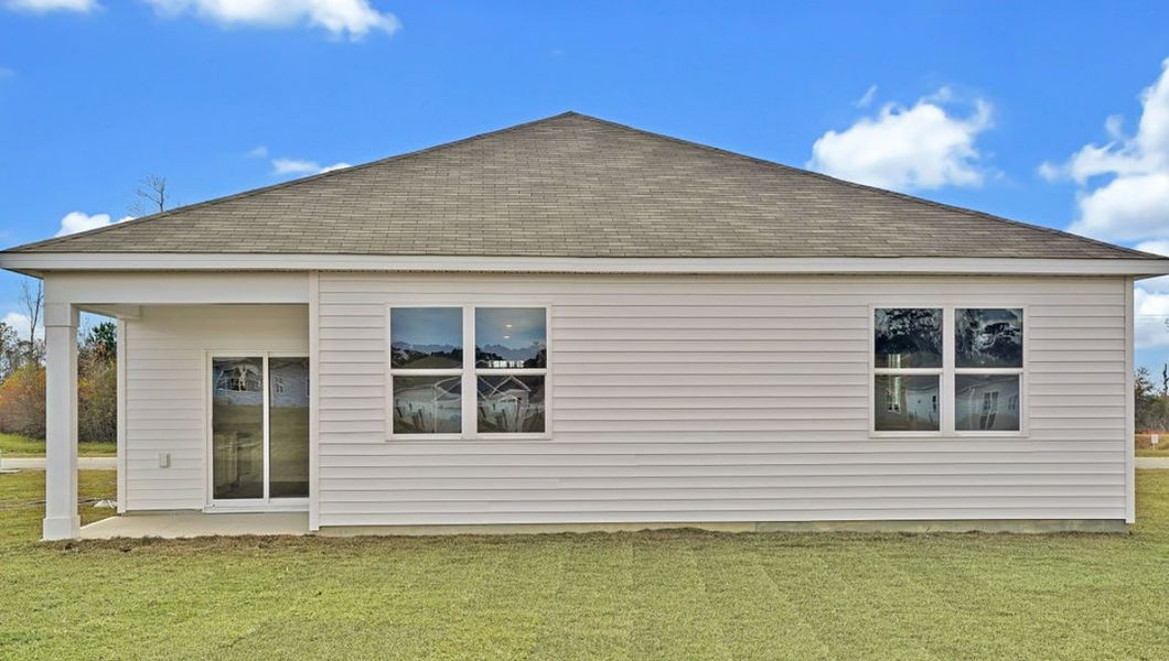 Exterior details and patio area of a home in Bella Point, Bolivia (Image 3).