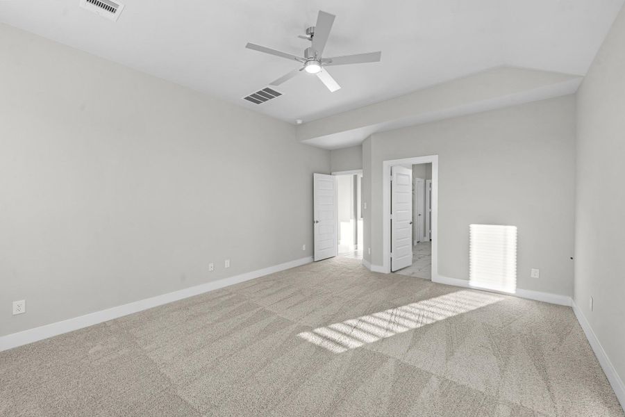 Spacious, unfurnished interior of a new home in Briarwood Crossing, Rosenberg (Image 36).