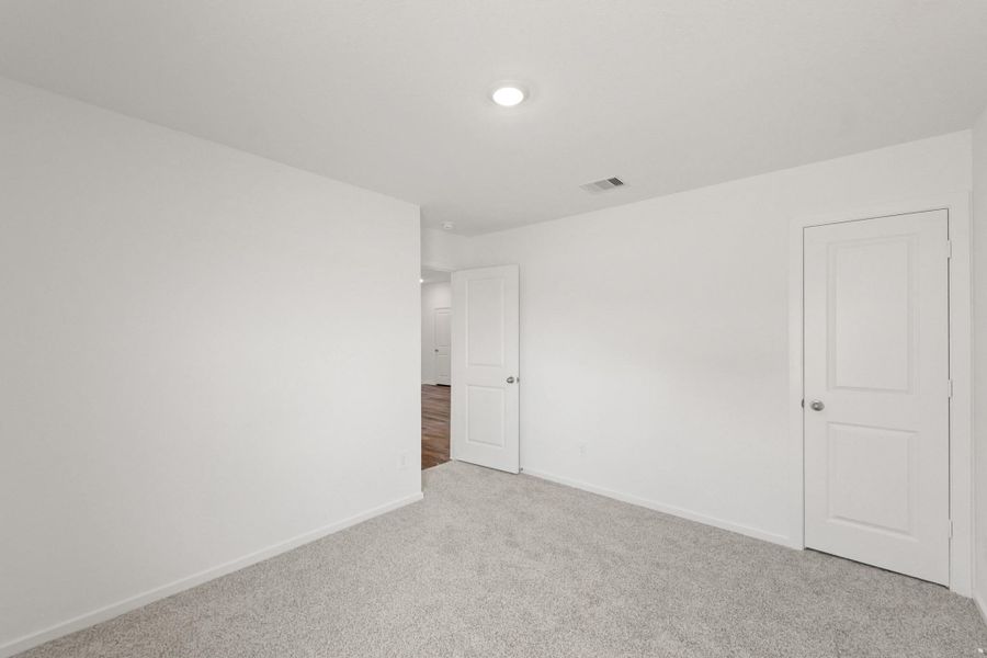 Spacious, unfurnished interior of a new home in Medina, Dayton (Image 8).