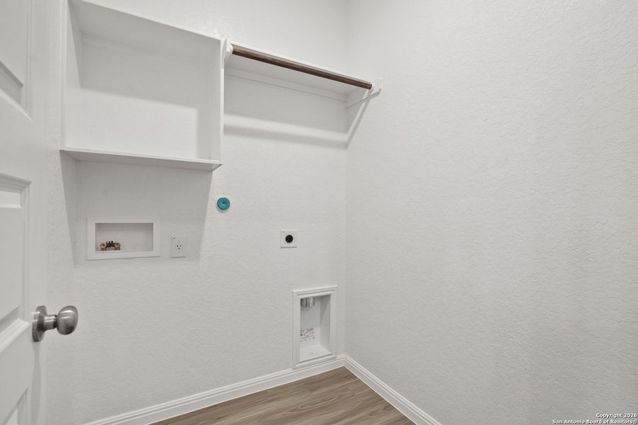 Spacious, unfurnished interior of a new home in Cinco Lakes, San Antonio (Image 15).