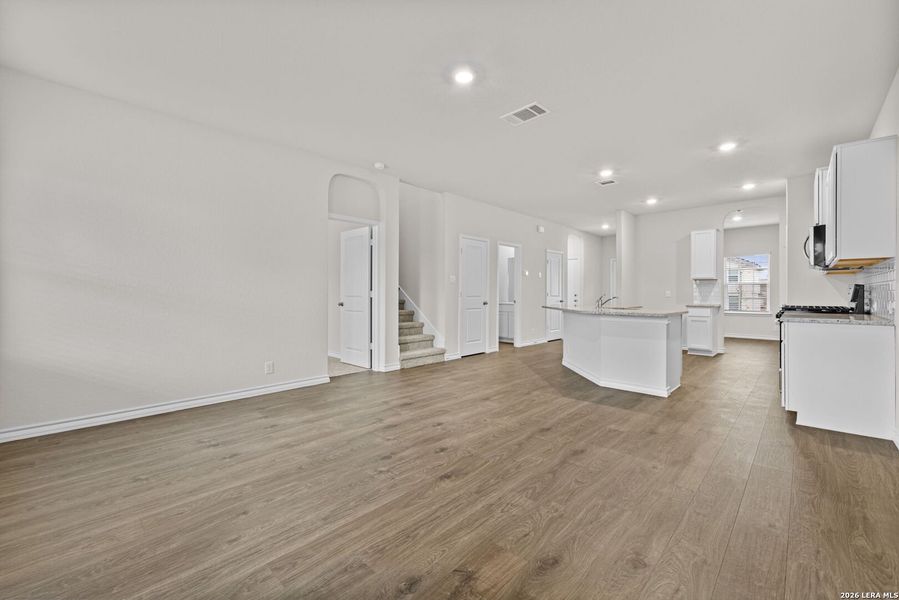 Spacious, unfurnished interior of a new home in Redbird Ranch, San Antonio (Image 23).