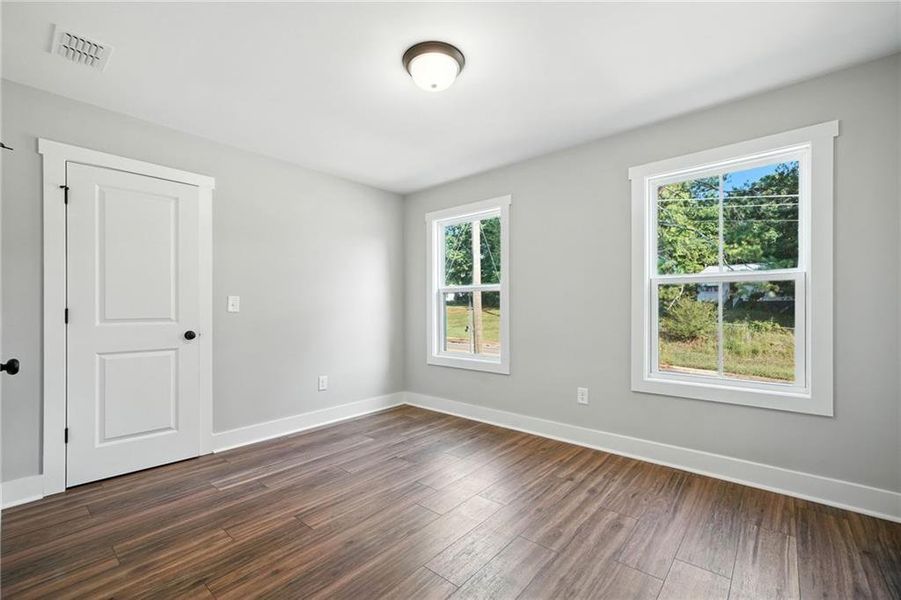 Spacious, unfurnished interior of a new home in , Emerson (Image 27).