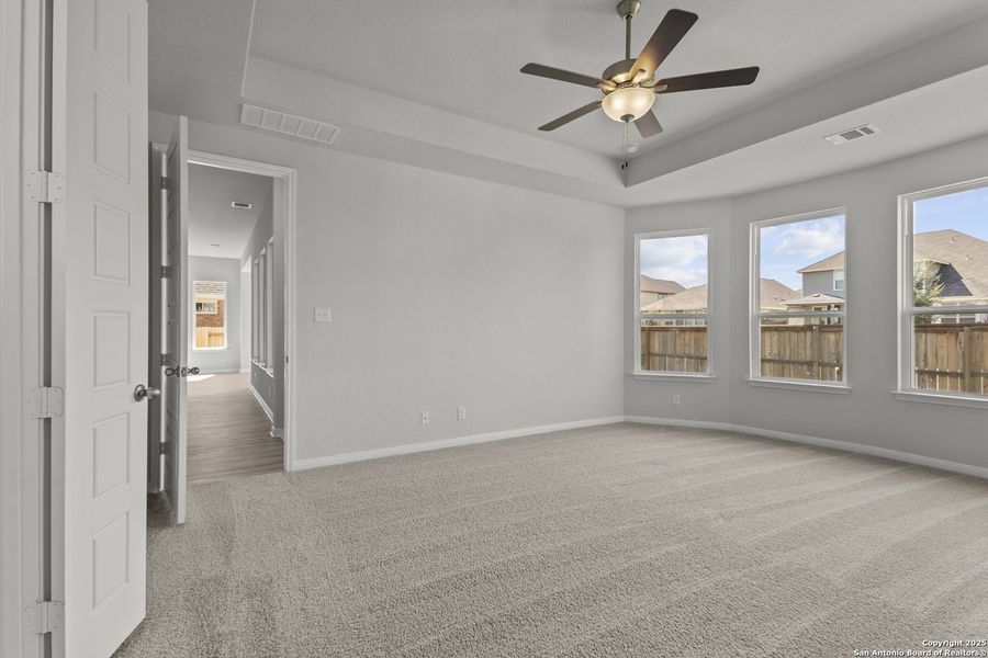 Spacious, unfurnished interior of a new home in Stillwater Ranch 60', San Antonio (Image 16).