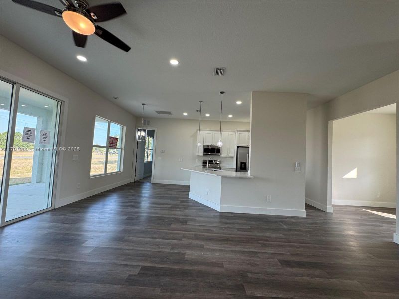 Spacious, unfurnished interior of a new home in , Labelle (Image 6).