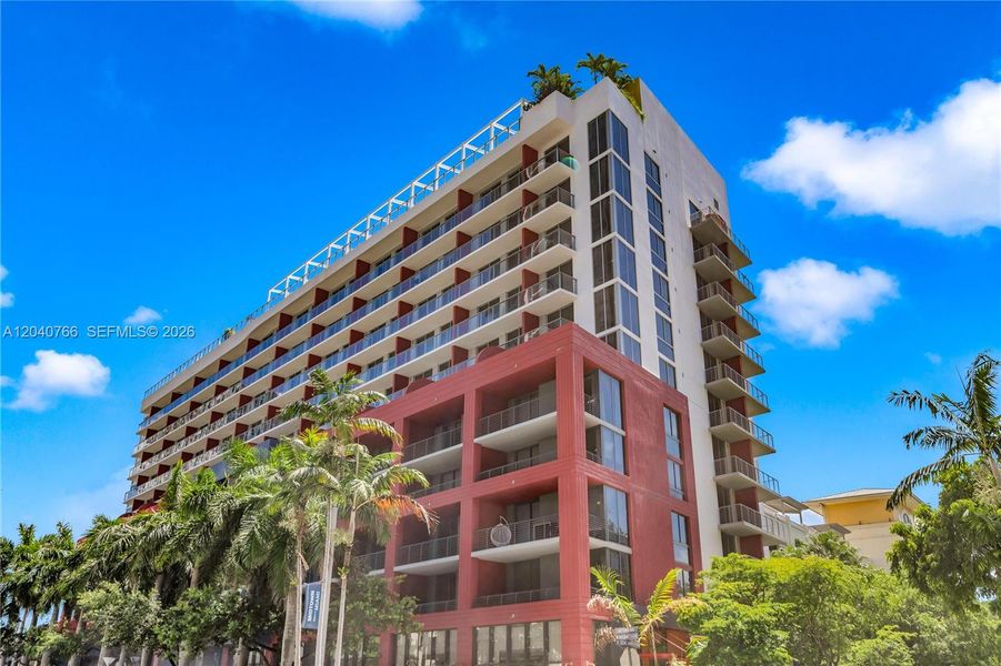Condo located in Miami, FL showcasing its design and architecture (Image 17).