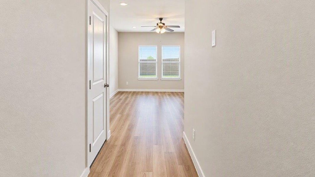 Representative unfurnished interior of a home built from the Ashburn by D.R. Horton in Royal Oak South, Corpus Christi (Image 8).