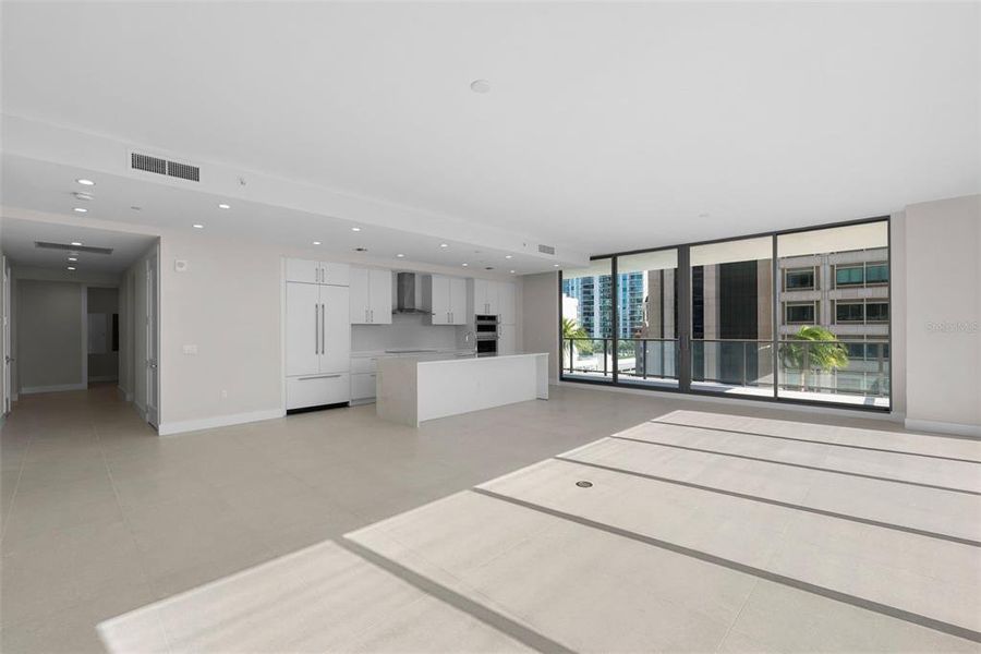 Spacious, unfurnished interior of a new home in , St. Petersburg (Image 15).