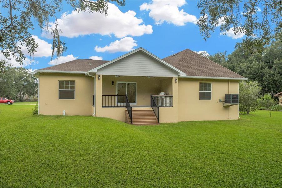 Exterior details and patio area of a home in , Dade City (Image 30).