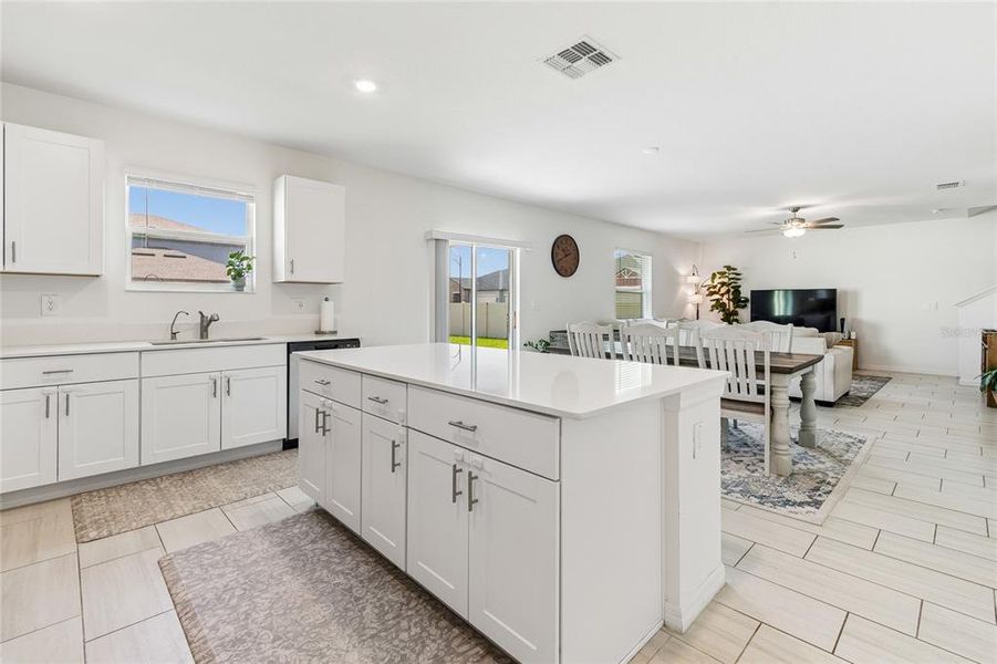 Furnished interior view inside a new home in , Land O' Lakes (Image 47).