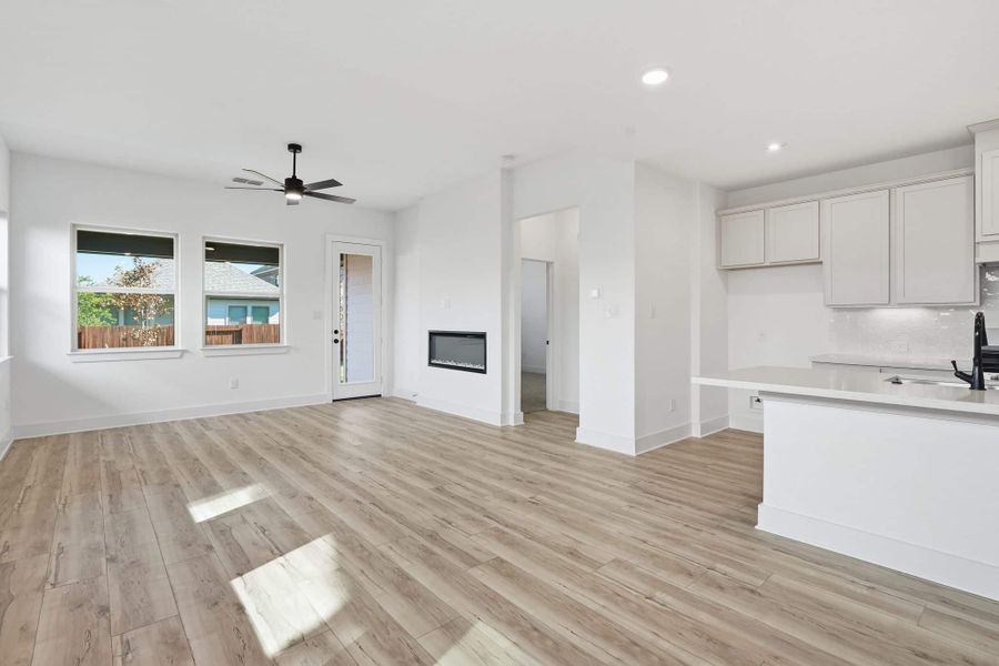 Spacious, unfurnished interior of a new home in Stillwater Ranch, San Antonio (Image 23).