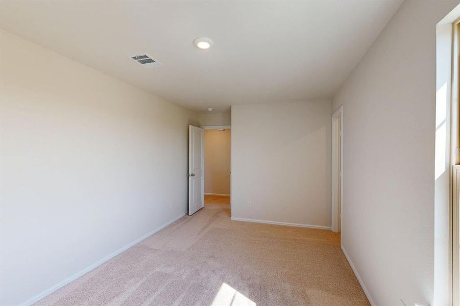 Spacious, unfurnished interior of a new home in Mobberly Farms, Pilot Point (Image 26).