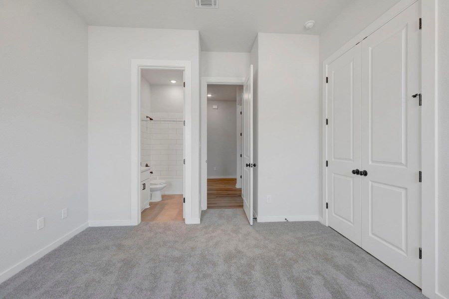 Spacious, unfurnished interior of a new home in Heritage, Dripping Springs (Image 11).