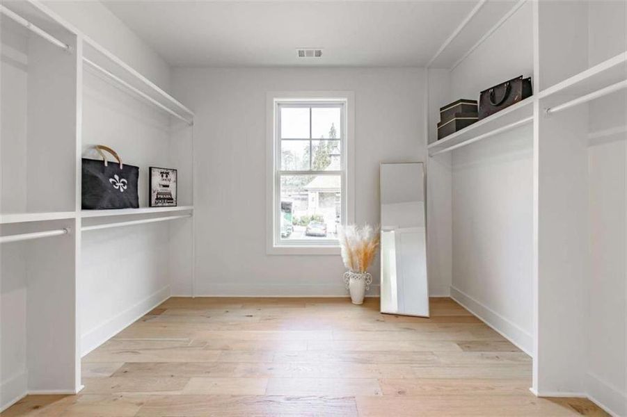 Spacious, unfurnished interior of a new home in , Gainesville (Image 45).