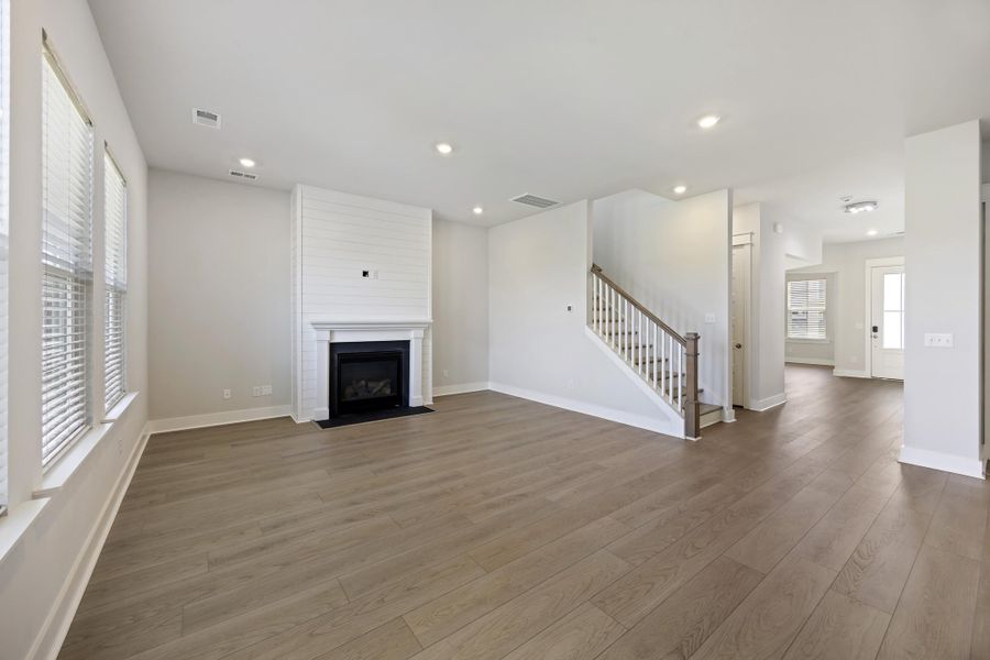 Spacious, unfurnished interior of a new home in , Summerville (Image 35).