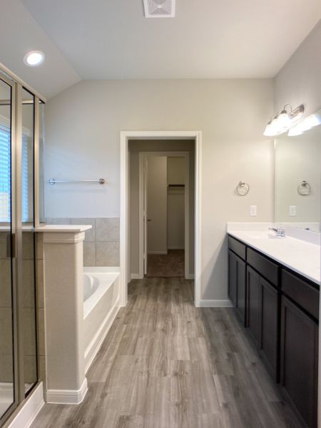 Representative furnished interior of a home built from the Floor Plan 1816 by Colina Homes in Grand Magnolia, Magnolia (Image 11). Representative furnished interior of a home built from the Floor Plan 1816 by Colina Homes in Grand Magnolia, Magnolia (Image 11).