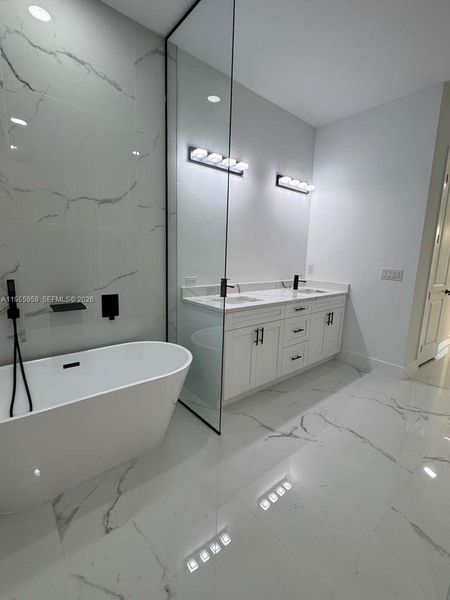 Furnished interior view inside a new home in , Cape Coral (Image 4).