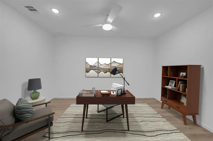 Convenient home office (*Photo not of actual home and used for illustration purposes only.) Convenient home office (*Photo not of actual home and used for illustration purposes only.)