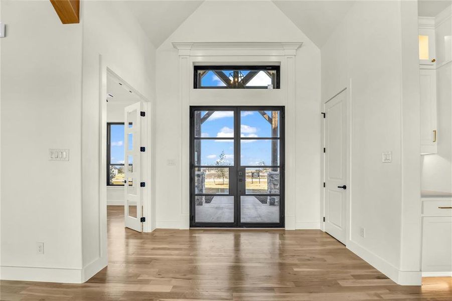 Spacious, unfurnished interior of a new home in , Aledo (Image 35).