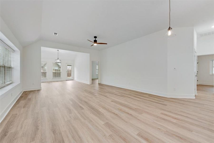 Spacious, unfurnished interior of a new home in , Sherman (Image 12).