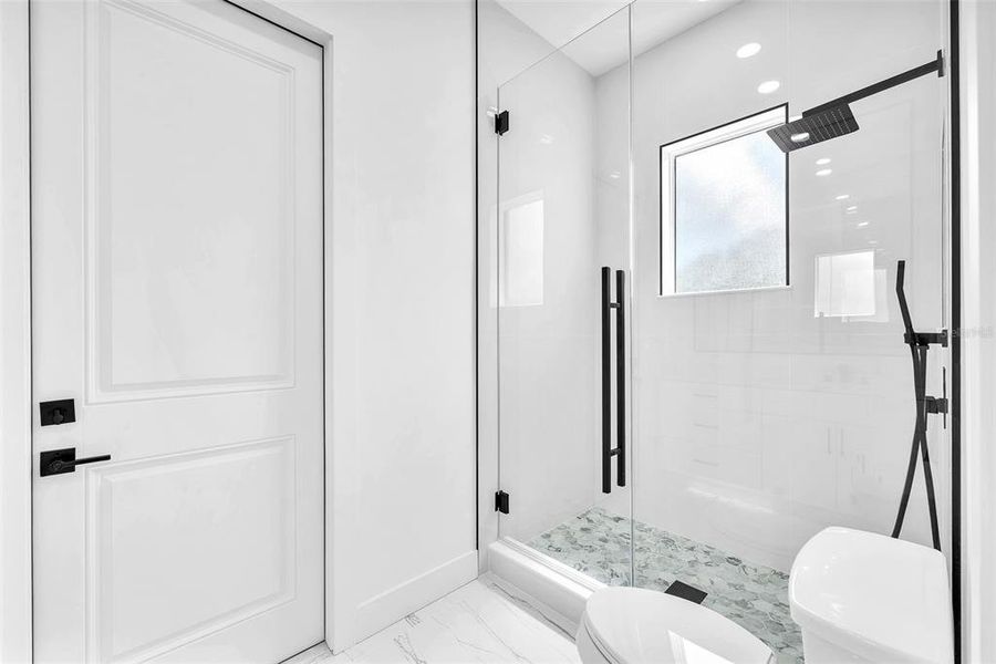 Furnished interior view inside a new home in , Thonotosassa (Image 9).
