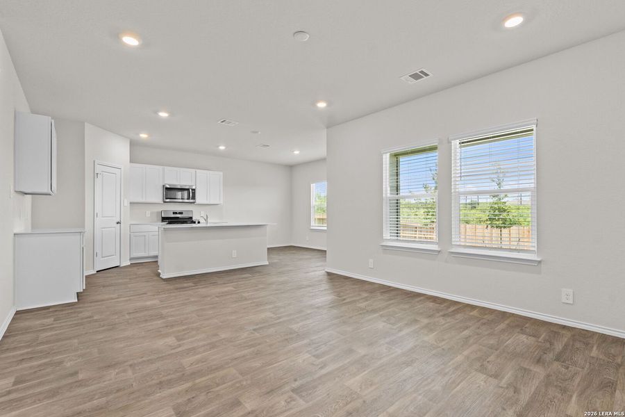Spacious, unfurnished interior of a new home in Redbird Ranch, San Antonio (Image 21). Spacious, unfurnished interior of a new home in Redbird Ranch, San Antonio (Image 21).