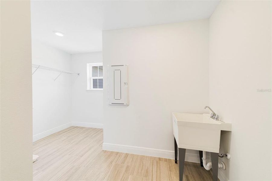 Spacious, unfurnished interior of a new home in Vintner Reserve, Clermont (Image 19).