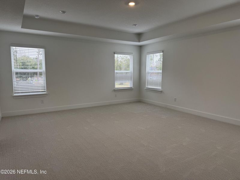 Spacious, unfurnished interior of a new home in Pirates Bluff, Yulee (Image 6).